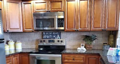 Shelter Cove: Walkable Area, Marina Views, & Pet Friendly!