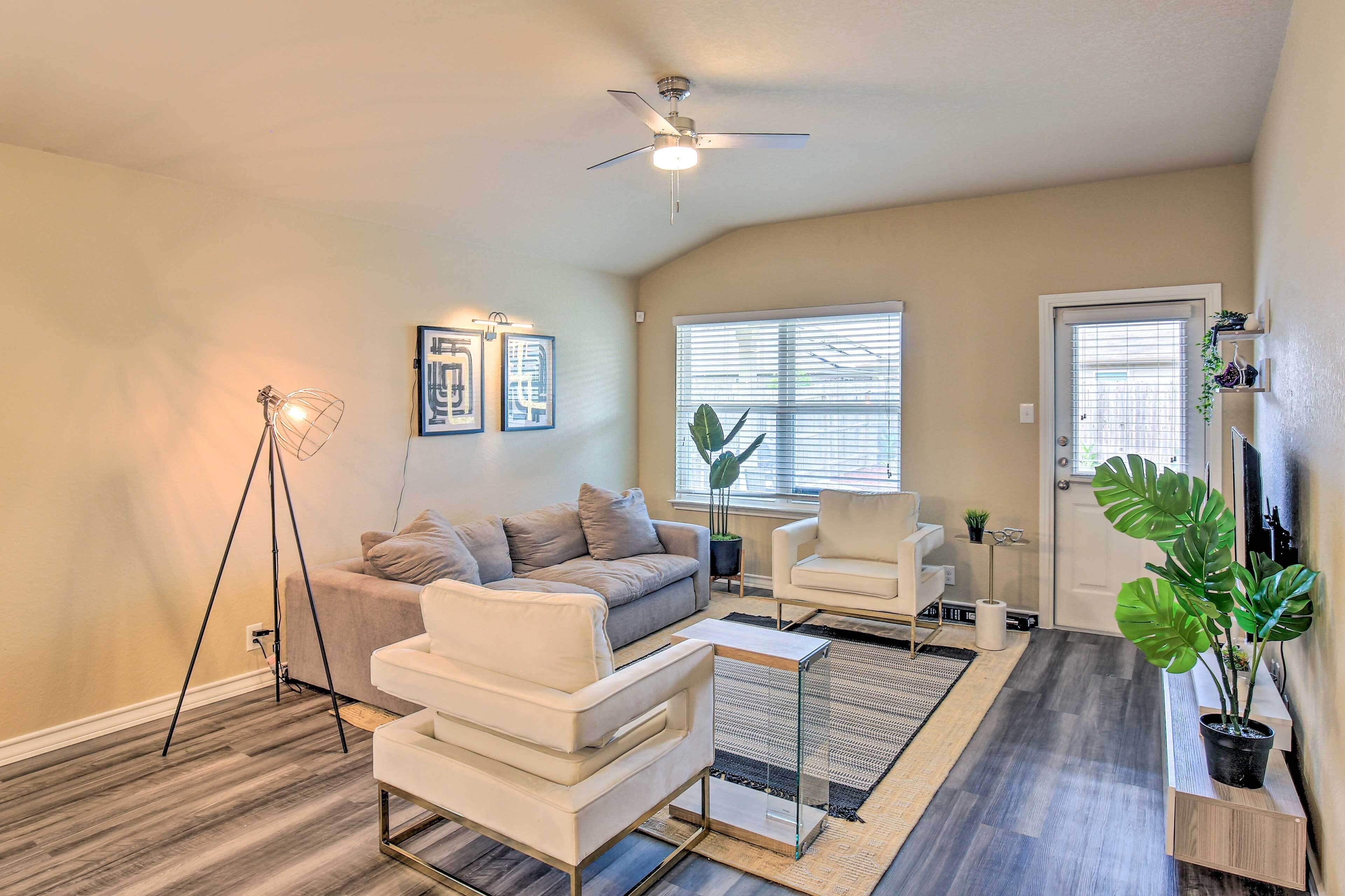 San Antonio Retreat w/ Yard & Grill Near Downtown!