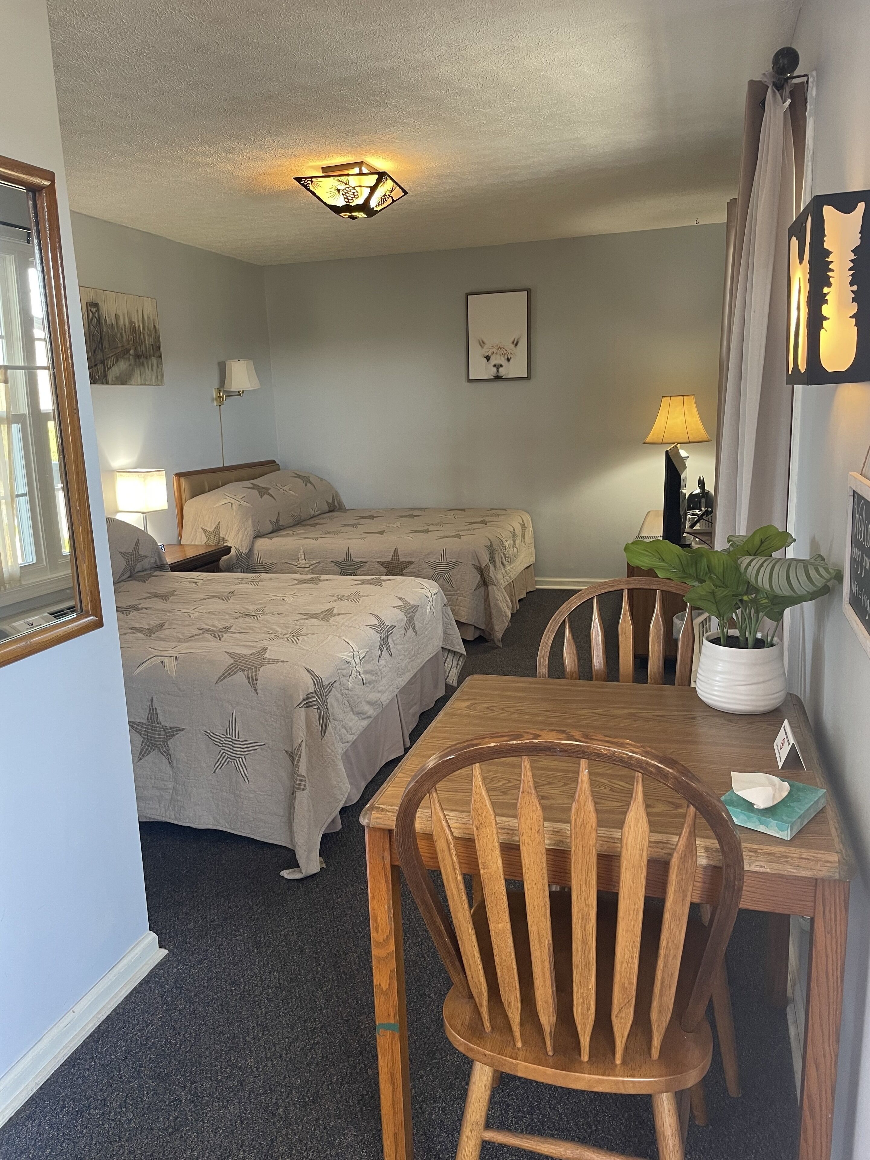 ~4~ Cost Effective Inn by the Red River Gorge 