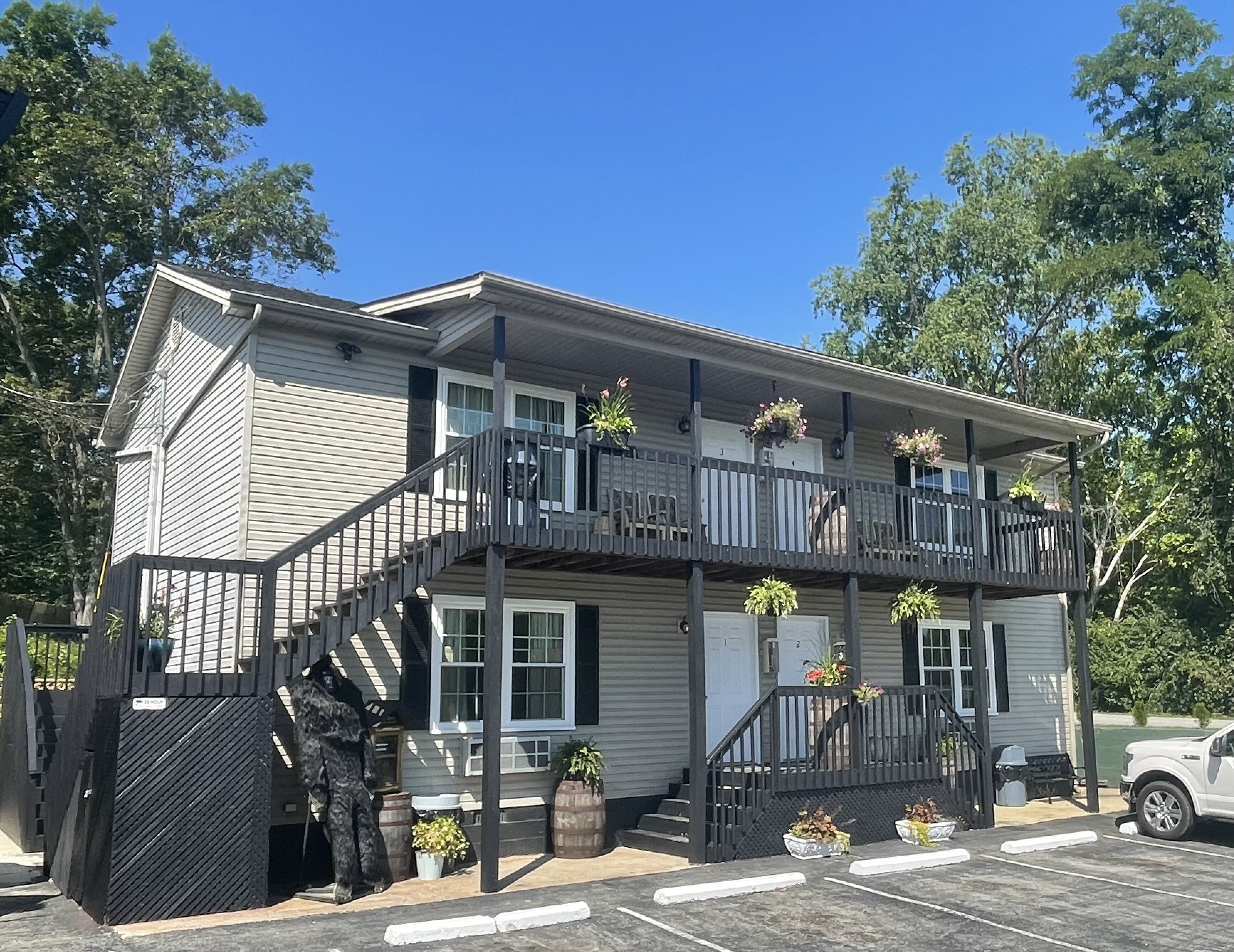 ~4~ Cost Effective Inn by the Red River Gorge 