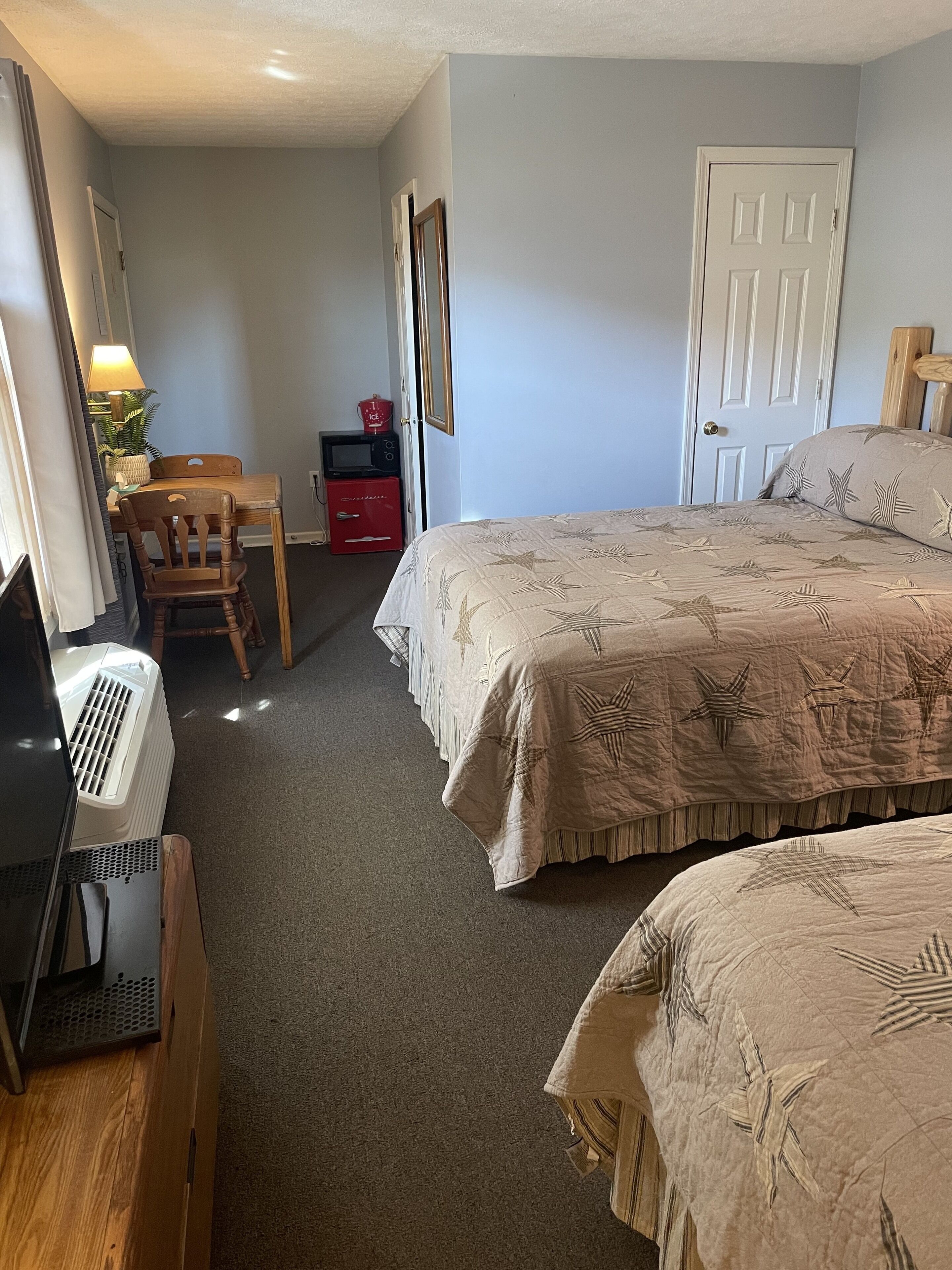 ~4~ Cost Effective Inn by the Red River Gorge 