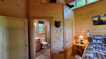 2 bedrooms, iron/ironing board, travel crib, free WiFi