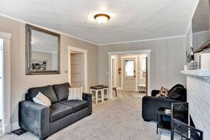 TV, fireplace