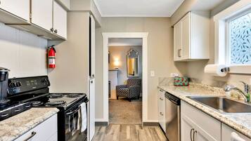 Refrigerador, microondas, horno y lavavajillas