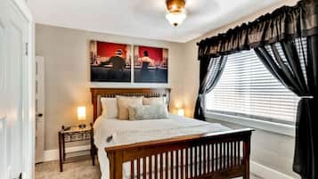 2 chambres, bureau, fer et planche Ă repasser, lit parapluie