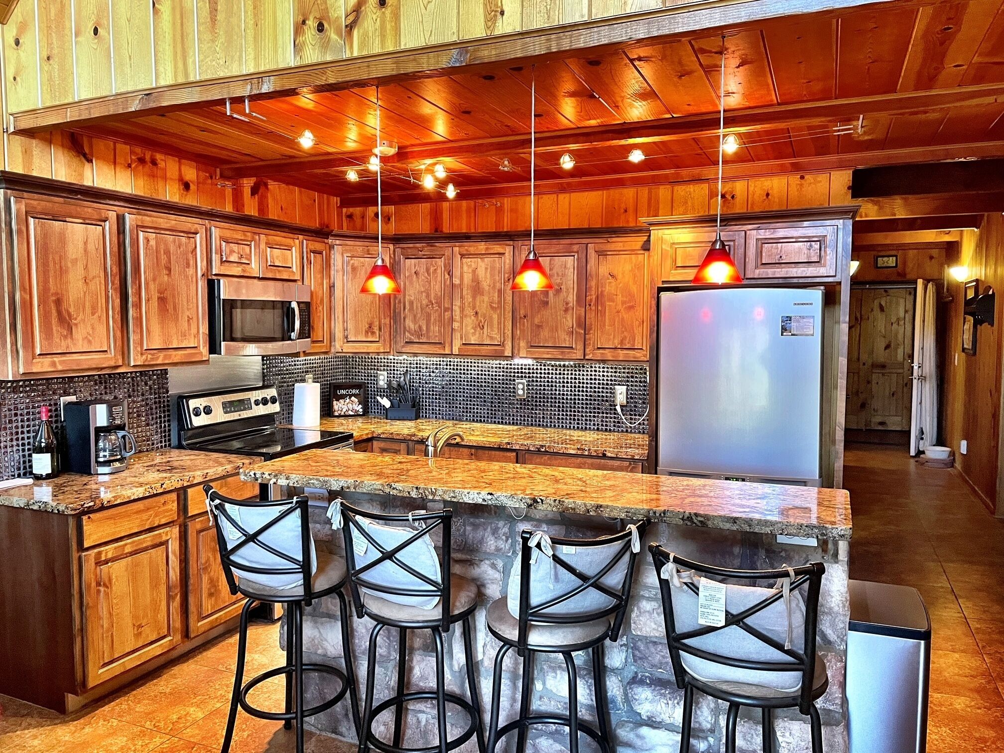 Luxury 2 Story Crown King Cabin, Large balcony, Hiking, Fishing, Mountain Views 