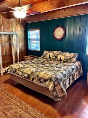 2 bedrooms, desk, free WiFi, bed sheets