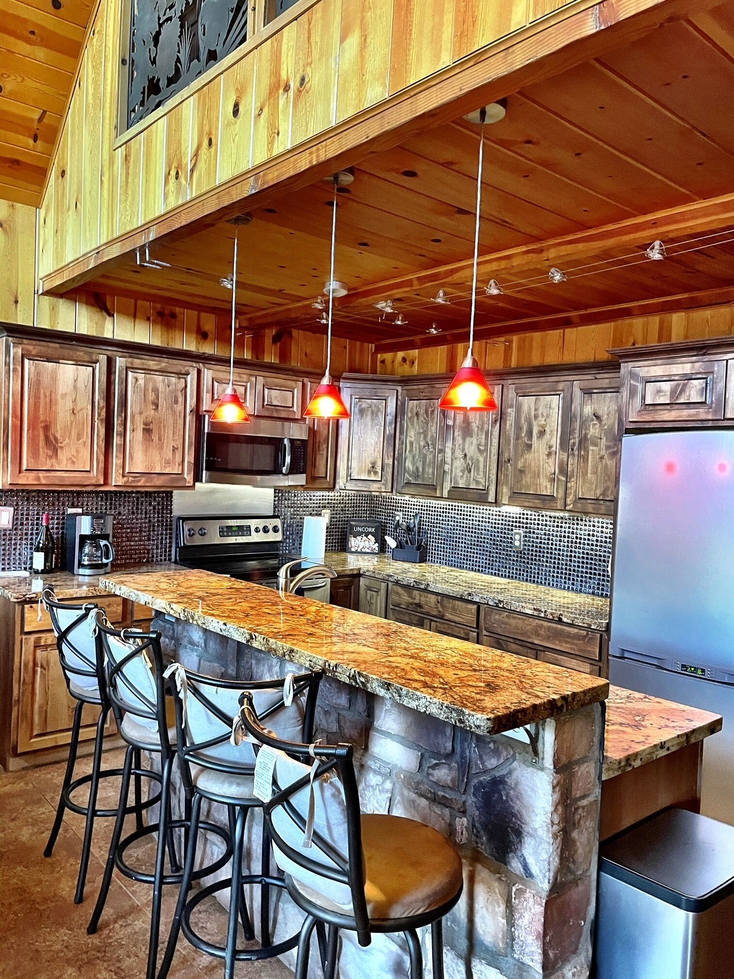 Luxury 2 Story Crown King Cabin, Large balcony, Hiking, Fishing, Mountain Views 