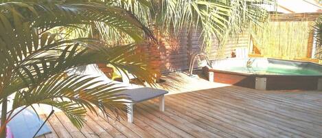 Baignoire à remous extérieure