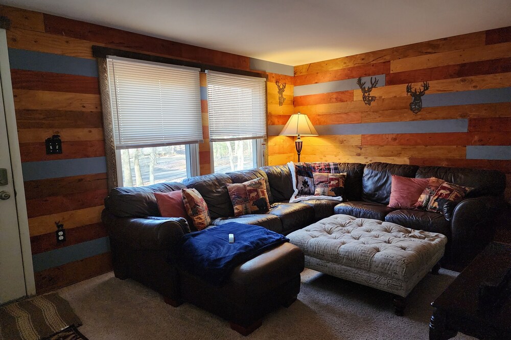 Close to all Pocono Attractions & New pictures of updates to house!
