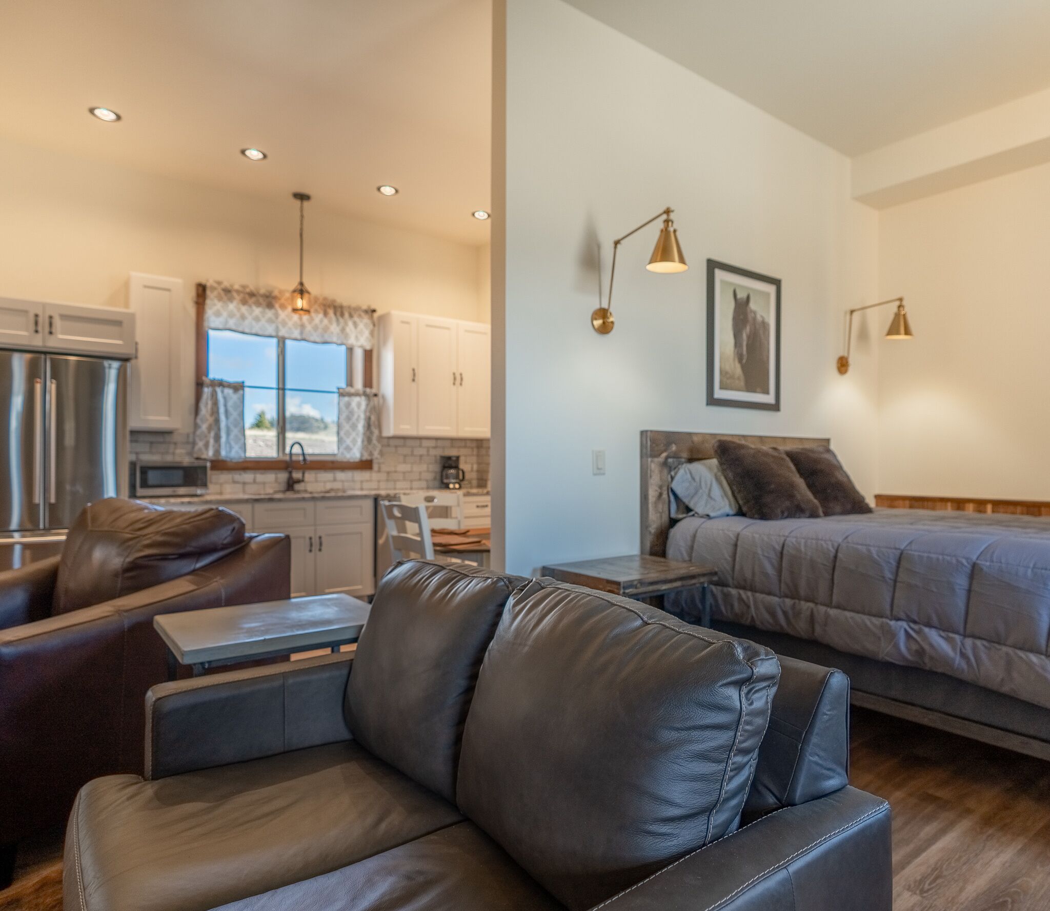 Mountain View Mins from Chico Hot Springs, Sage Resort, and 30 mins Yellowstone