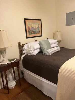 3 habitaciones, escritorio, tabla de planchar con plancha y wifi gratis