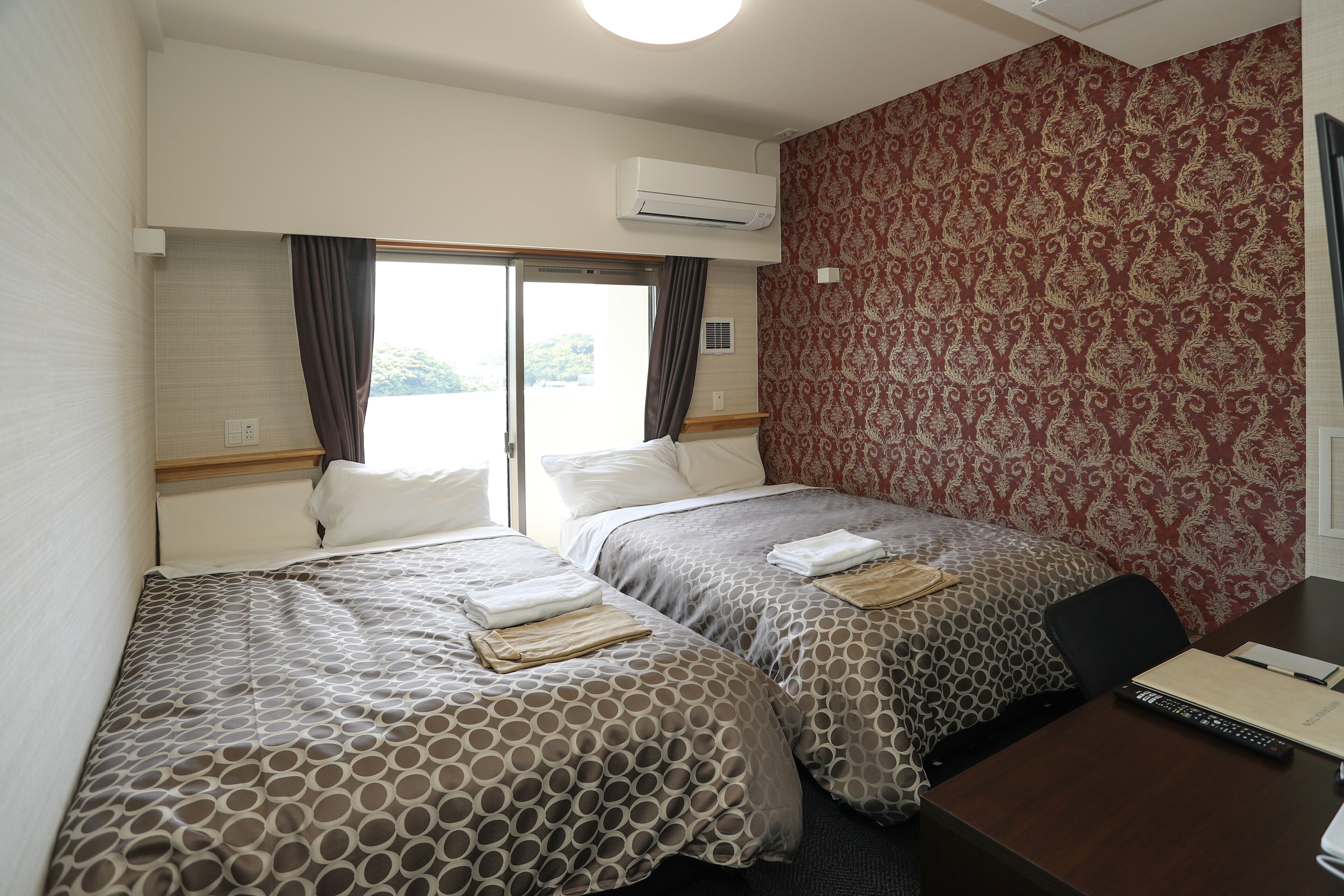 twin room, non smoking | 1 bedroom, desk, free wifi, bed sheets