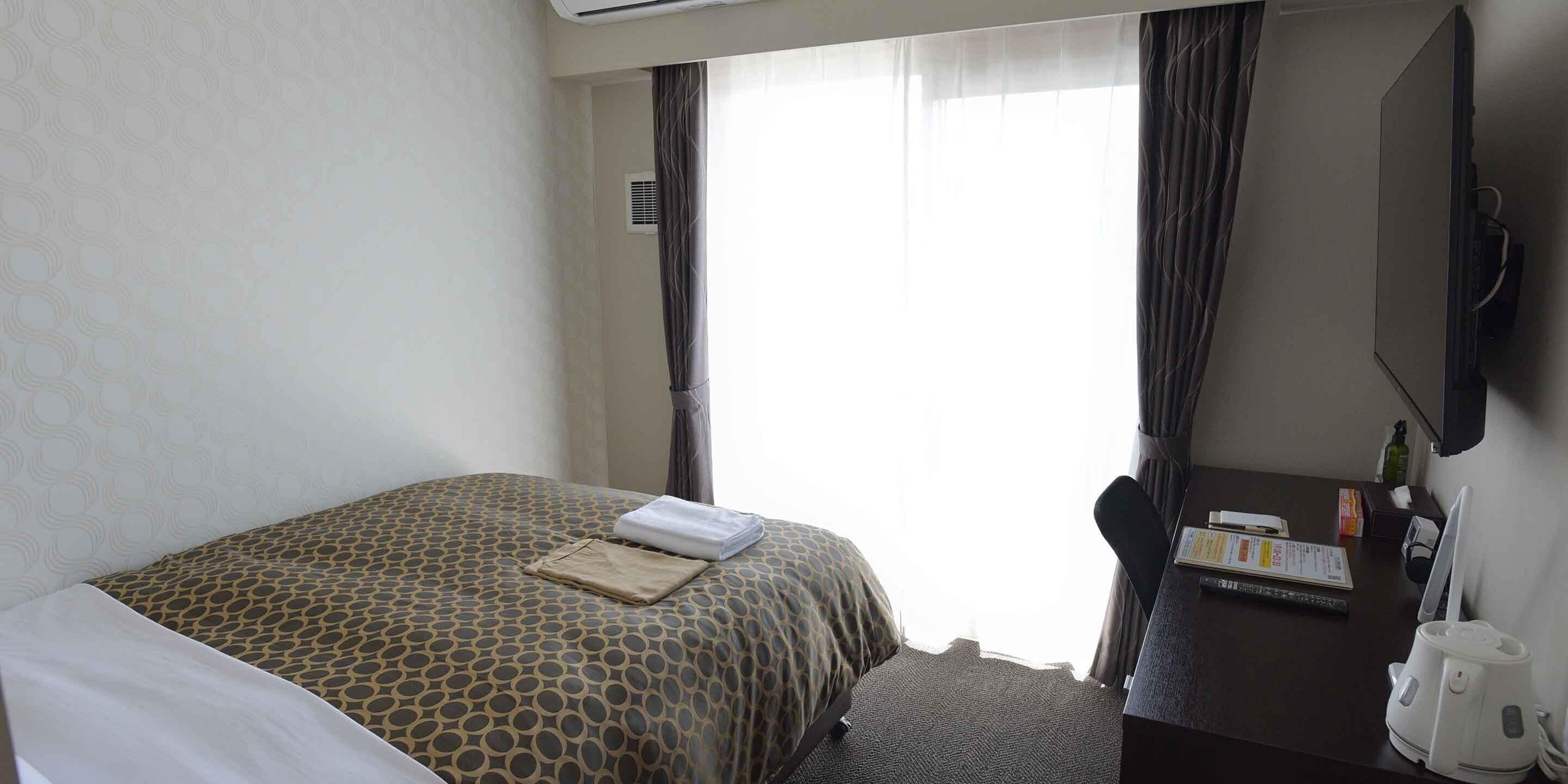 1 bedroom, desk, free wifi, bed sheets