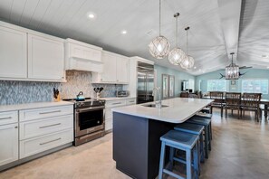 Unclassified image, 4 of 42, button - P18 - Spectacular 4 bedroom home with dockage and oversized private pool in Key Colony! (Key Colony Beach)