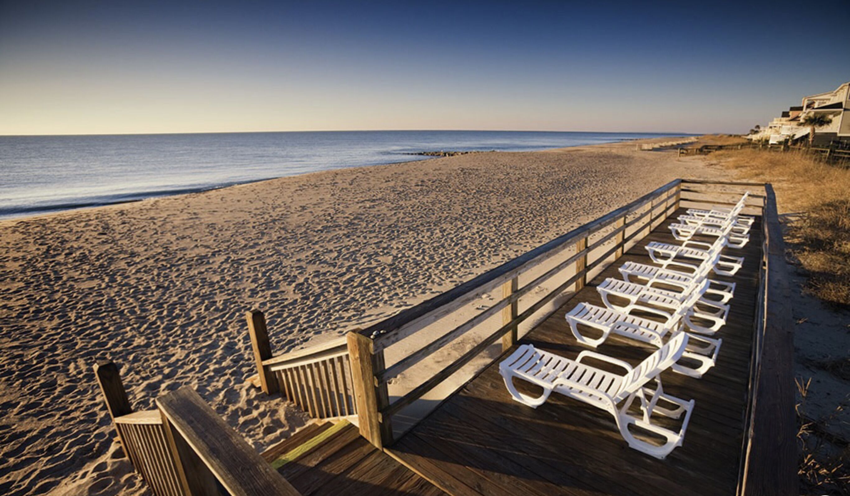 Beach nearby, sun loungers, beach towels