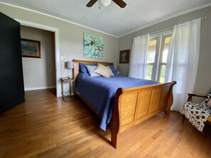 2 bedrooms, iron/ironing board, free WiFi, bed sheets