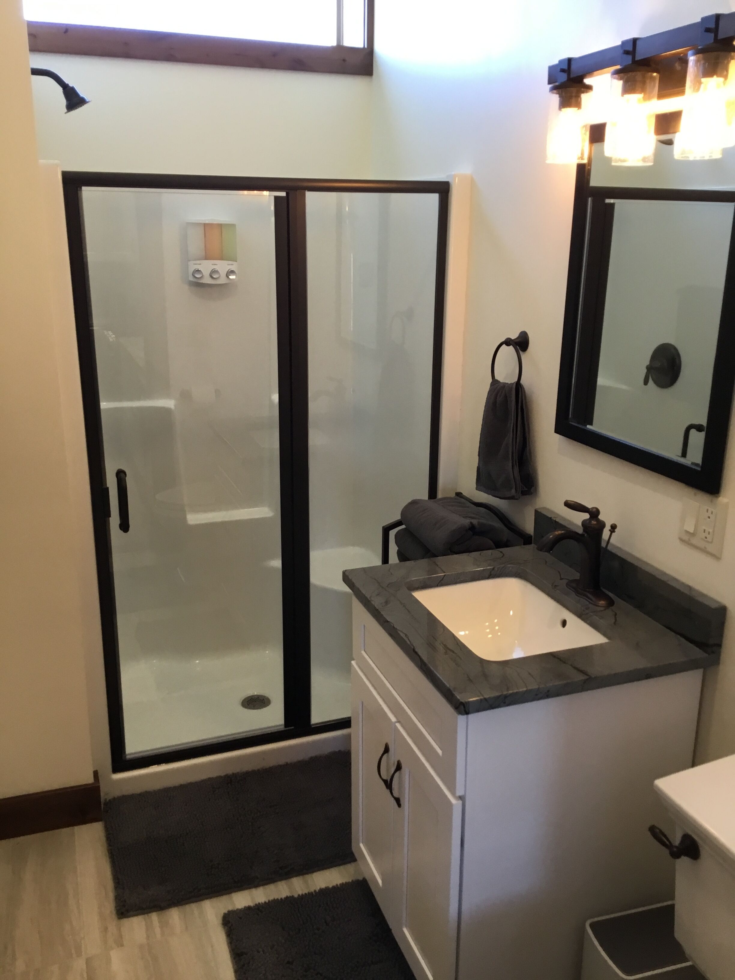 Private 2BR Suite Breathtaking Mountain View mins from hot springs & Yellowstone