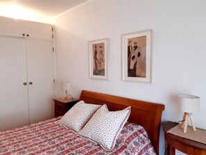 4 chambres, fer et planche à repasser, Wi-Fi, literie fournie