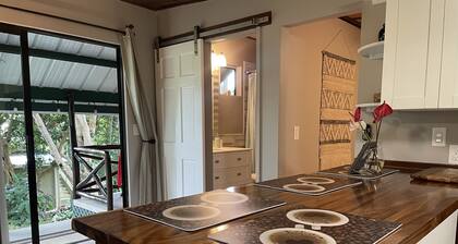 Private cottage above Kona surrounded by coffee farms.