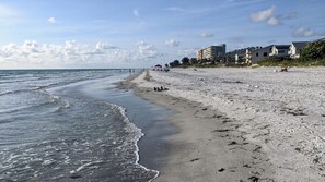 Plage à proximité, chaises longues