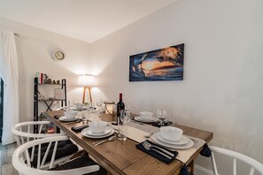 Dining - White sand & cool waves steps from your door! (Indian Shores)