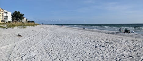 Plage à proximité, chaise longue