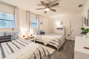 2 bedrooms, iron/ironing board, free WiFi, bed sheets - White sand & cool waves steps from your door! (Indian Shores)