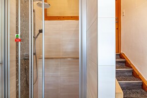 Shower, free toiletries, towels