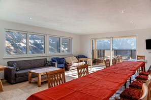 Interior - Vacation apartment 'App 24 persons Innerspielleiten ' with mountain view, private terrace (Hippach)