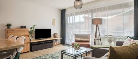 تلفزيون، تنس طاولة، ستيريو