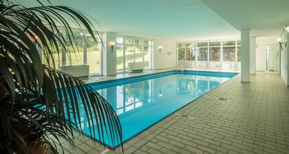 Cozy Vacation Apartment 117 with Garden View, Wi-Fi and Balcony