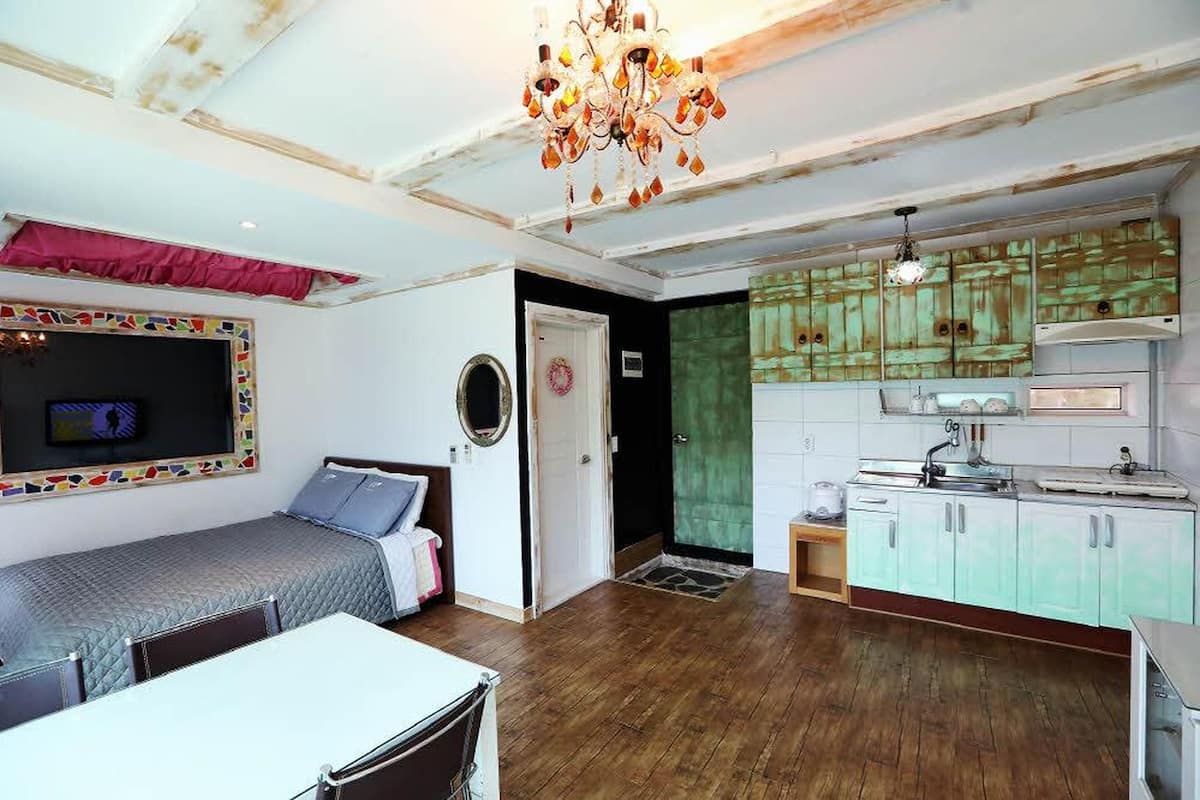 Basic Room, 1 Bedroom (emerald(2cheong)(withpet)) | 1 bedroom, WiFi (free)