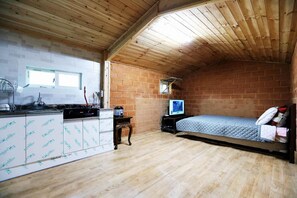 Basic Room, 1 Bedroom (coco(withpet)) | 1 bedroom, free WiFi - Pocheon Saebyeokjong Pension (Pocheon)