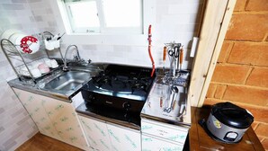 Basic Room, 1 Bedroom (coco(withpet)) | 1 bedroom, WiFi (free) - Pocheon Saebyeokjong Pension (Pocheon)