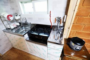 Basic Room, 1 Bedroom (coco(withpet)) | 1 bedroom, free WiFi - Pocheon Saebyeokjong Pension (Pocheon)