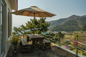 Basic Room, 3 Bedrooms (2cheng durumine) - Geoje Badatga, Aesop Ajeossine jip (Geoje)