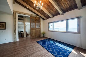 Basic Room, 3 Bedrooms (2cheng durumine) - Geoje Badatga, Aesop Ajeossine jip (Geoje)