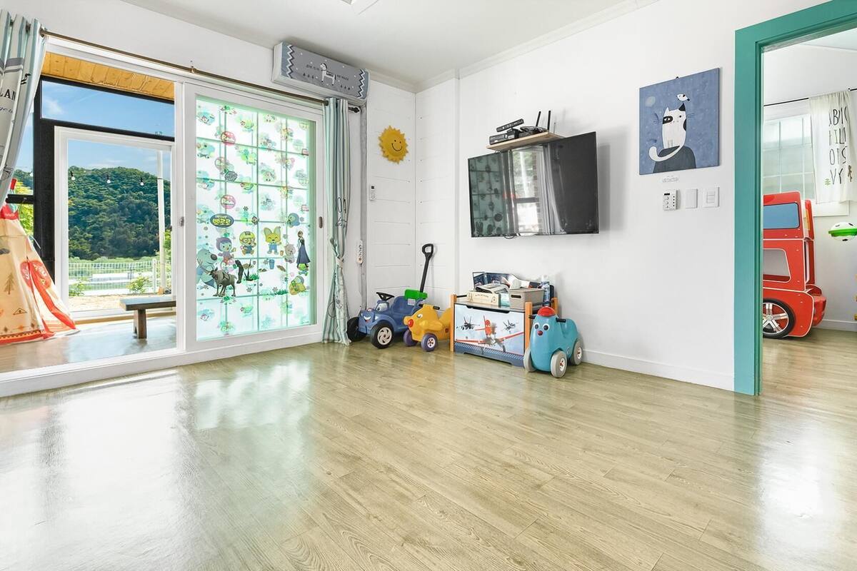 Habitación básica, 2 habitaciones (Kids101) | 1 dormitorio y wifi gratis