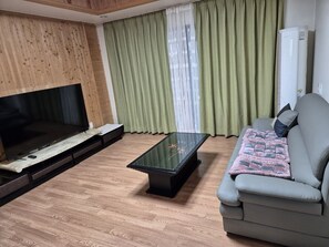 Basic Room, 3 Bedrooms (B dong anchae 1cheng) | 1 bedroom, free WiFi - Seogwipo Oasis Huyang Pension (Seogwipo)