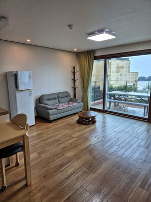 Basic Room, 1 Bedroom (A dong yangsil 1cheng 2ho) | 1 bedroom, free WiFi - Seogwipo Oasis Huyang Pension (Seogwipo)