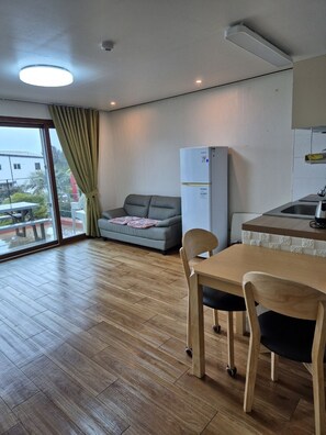 Basic Room, 1 Bedroom (A dong yangsil1cheng 1ho) | 1 bedroom, free WiFi - Seogwipo Oasis Huyang Pension (Seogwipo)