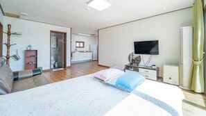 Basic Room, 1 Bedroom (A dong oneroom 3cheng) | 1 bedroom, free WiFi - Seogwipo Oasis Huyang Pension (Seogwipo)