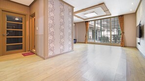 Basic Room, 2 Bedrooms (105ho marigold) - Pyeongchang Heungjeong Sketch Pension (Pyeongchang)