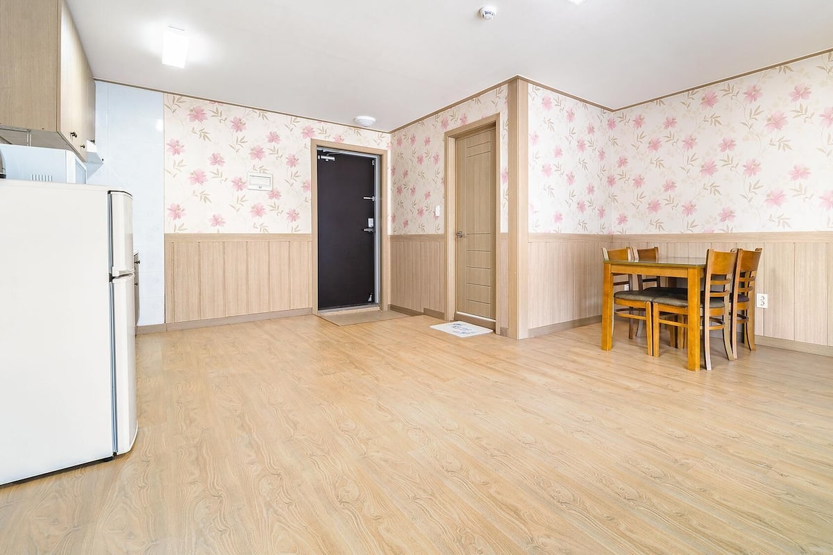 Basic Room, 1 Bedroom (205ho teatree) | 1 bedroom, free WiFi