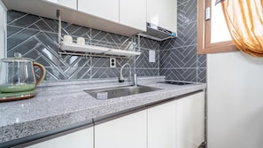 Basic Room, 1 Bedroom (standard yangsil 14) | Private kitchen | Fridge - Jeju Ondamhouse Pension (Jeju City)