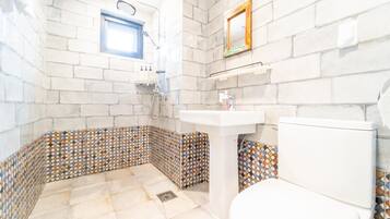 Basic Room, 1 Bedroom (201ho) | Bathroom | Towels