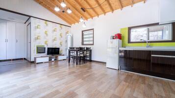Basic Room, 2 Bedrooms (bluedong) | 1 bedroom, free WiFi
