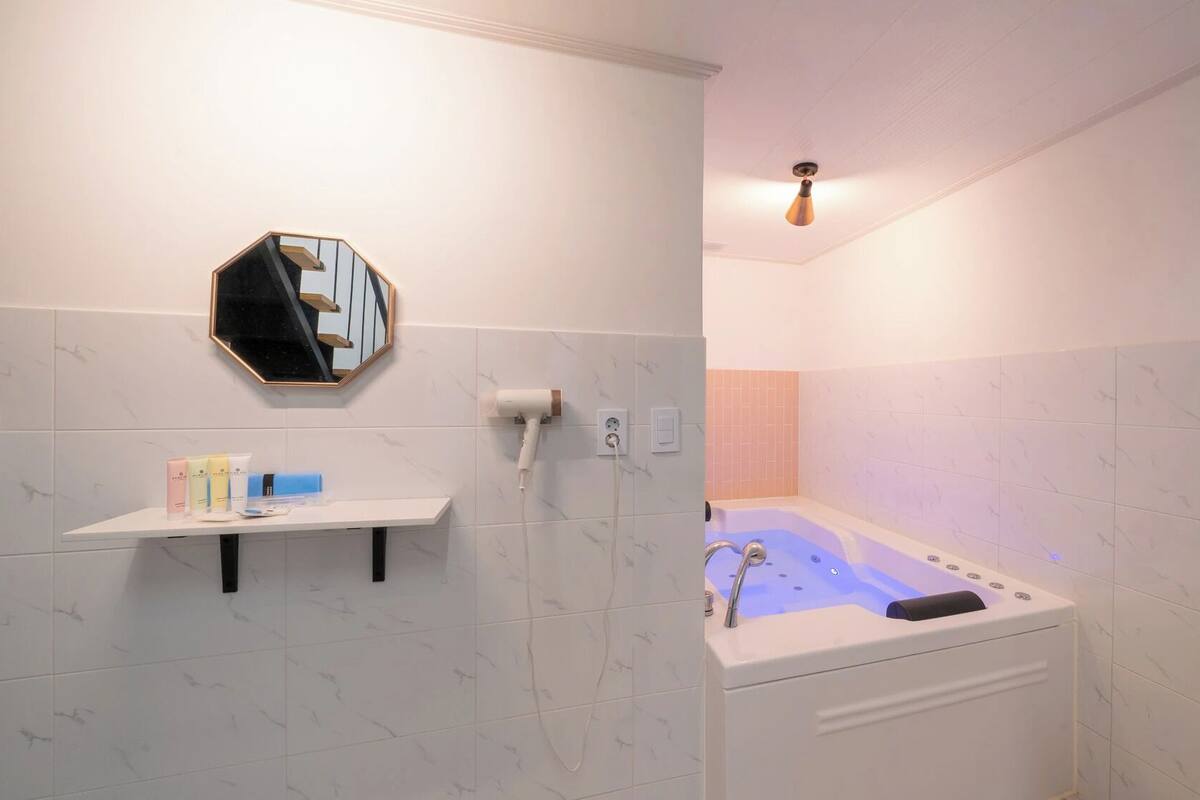 Basic Room, 1 Bedroom (101Ho(spa)) | Free WiFi