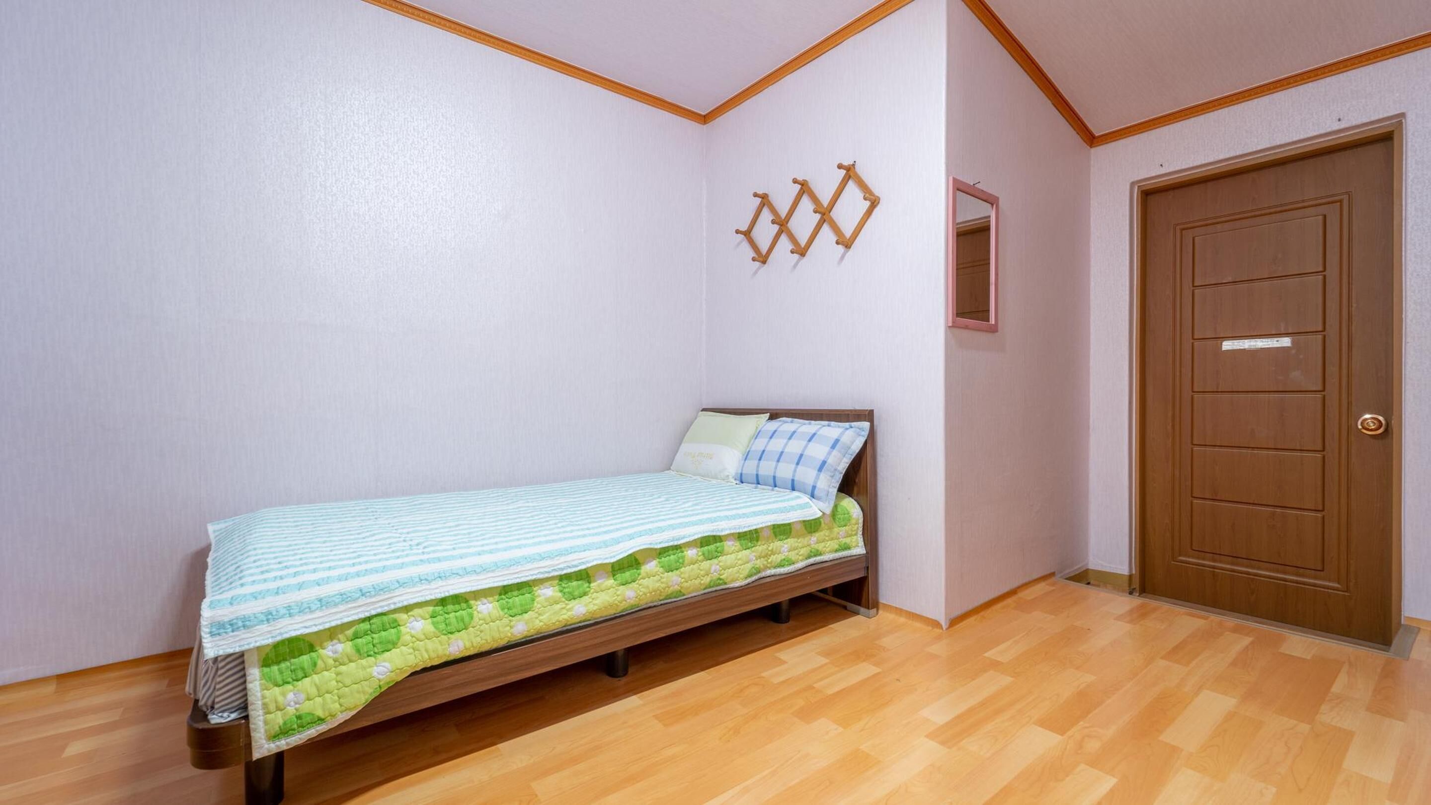 Chambre, 1 chambre (bed room 111ho) | 1 chambre, Wi-Fi gratuit